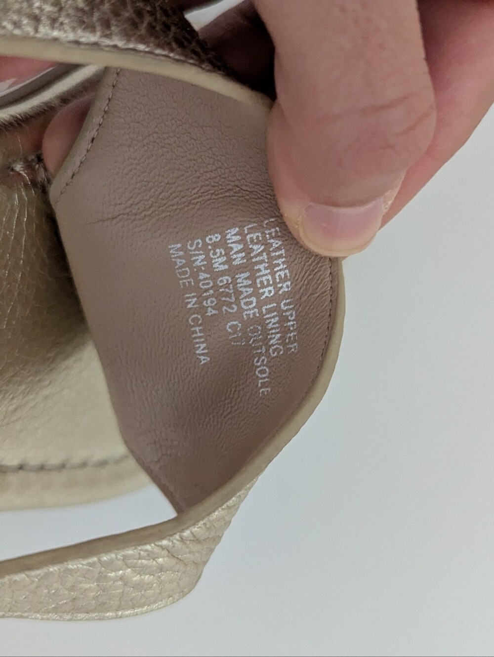 EUC! Tory Burch Jolie Flat Thong Sandal In Gold Size 8.5 - Picture 9 of 16